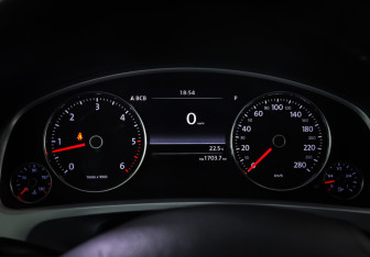 Подержанный автомобиль Volkswagen Touareg 2010 года (16 фото)