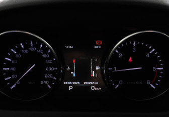 Подержанный автомобиль Land Rover Discovery Sport 2015 года (11 фото)
