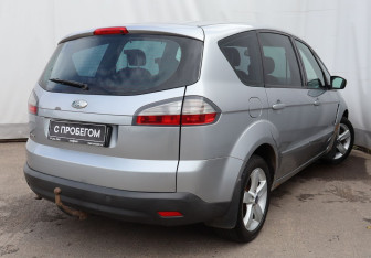 Подержанный автомобиль Ford S-MAX 2006 года (4 фото)