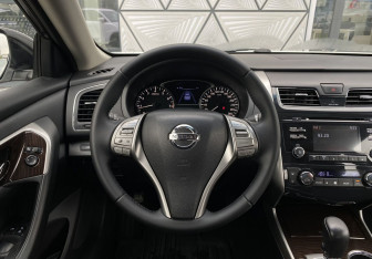 Подержанный автомобиль Nissan Teana 2015 года (14 фото)