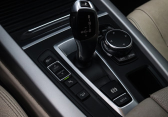 Подержанный автомобиль BMW X5 2016 года (11 фото)