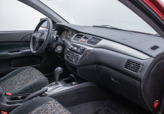 Подержанный автомобиль Mitsubishi Lancer Sedan 2006 года (9 фото)