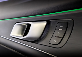 Подержанный автомобиль Changan UNI-K 2023 года (21 фото)