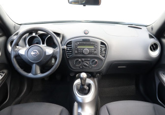 Подержанный автомобиль Nissan Juke 2013 года (12 фото)