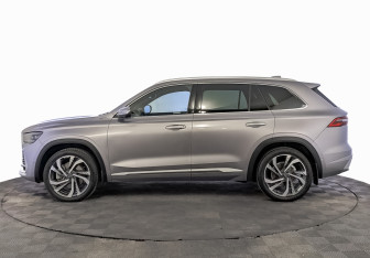 Подержанный автомобиль Geely Monjaro 2025 года (8 фото)