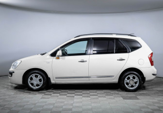 Подержанный автомобиль Kia Carens 2009 года (8 фото)
