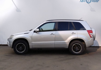 Подержанный автомобиль Suzuki Grand Vitara 2011 года (8 фото)