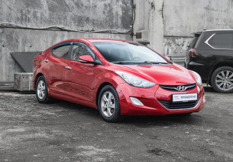Подержанный автомобиль Hyundai Avante Sedan 2011 года (3 фото)
