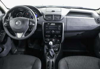Подержанный автомобиль Nissan Terrano 2017 года (6 фото)