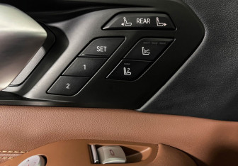 Подержанный автомобиль BMW X7 2024 года (20 фото)