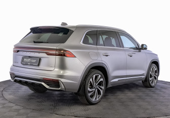 Подержанный автомобиль Geely Monjaro 2025 года (5 фото)