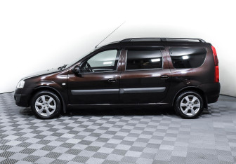 Подержанный автомобиль LADA (ВАЗ) Largus Wagon 2019 года (3 фото)