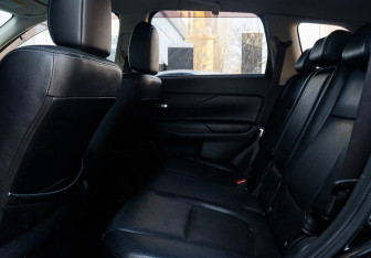 Подержанный автомобиль Mitsubishi Outlander 2012 года (10 фото)