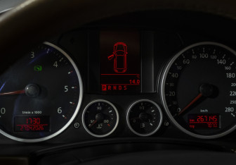 Подержанный автомобиль Volkswagen Touareg 2007 года (10 фото)
