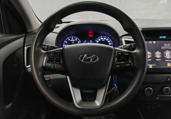 Подержанный автомобиль Hyundai Creta 2019 года (12 фото)