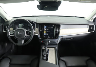 Подержанный автомобиль Volvo S90 2021 года (12 фото)