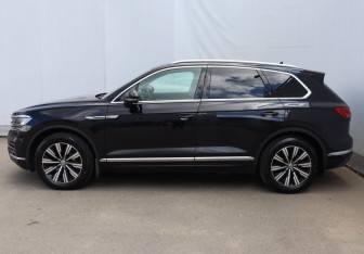 Подержанный автомобиль Volkswagen Touareg 2020 года (8 фото)