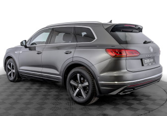 Подержанный автомобиль Volkswagen Touareg 2020 года (7 фото)