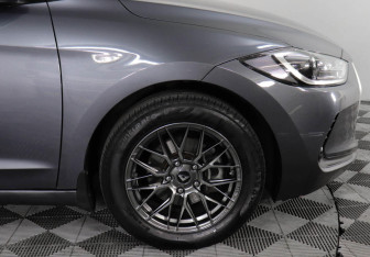 Подержанный автомобиль Hyundai Elantra Sedan 2017 года (5 фото)