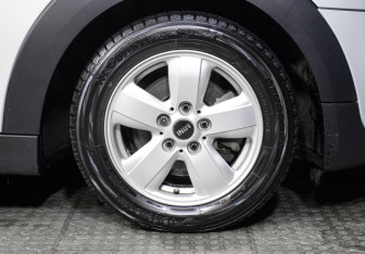 Подержанный автомобиль MINI Hatch 2019 года (23 фото)