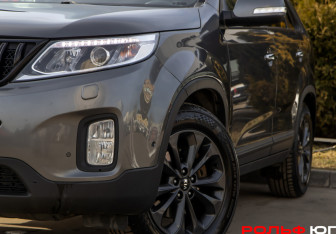 Подержанный автомобиль Kia Sorento 2016 года (18 фото)