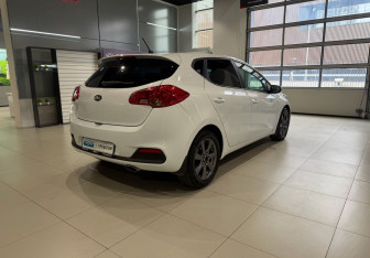 Подержанный автомобиль Kia Ceed Hatchback 2013 года (4 фото)