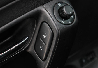 Подержанный автомобиль Volkswagen Polo Sedan 2012 года (13 фото)