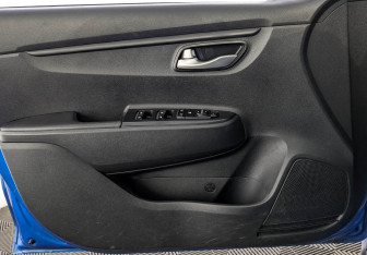 Подержанный автомобиль Kia Rio Hatchback 2020 года (18 фото)