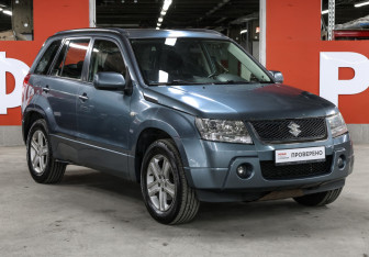 Подержанный автомобиль Suzuki Grand Vitara 2005 года (3 фото)
