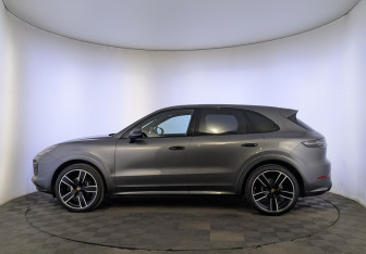 Подержанный автомобиль Porsche Cayenne 2019 года (8 фото)
