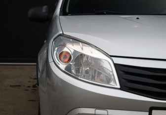 Подержанный автомобиль Renault Sandero 2013 года (17 фото)