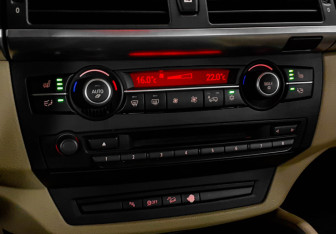 Подержанный автомобиль BMW X6 2014 года (16 фото)