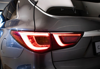 Подержанный автомобиль Infiniti QX60 2018 года (38 фото)