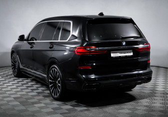 Подержанный автомобиль BMW X7 2019 года (7 фото)