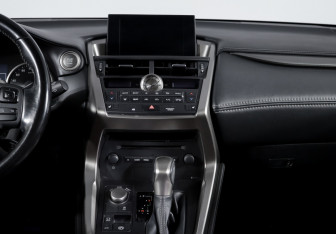 Подержанный автомобиль Lexus NX 2016 года (13 фото)