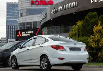 Подержанный автомобиль Hyundai Solaris Sedan 2011 года (5 фото)