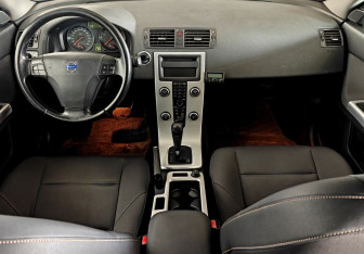Подержанный автомобиль Volvo S40 2011 года (11 фото)