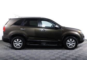 Подержанный автомобиль Kia Sorento 2010 года (4 фото)