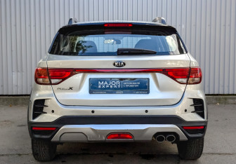 Подержанный автомобиль Kia Rio Hatchback 2021 года (6 фото)