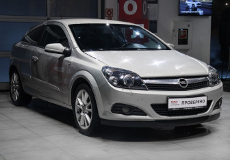 Подержанный автомобиль Opel Astra Hatchback 2008 года (3 фото)