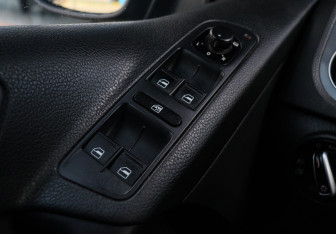 Подержанный автомобиль Volkswagen Tiguan 2012 года (15 фото)