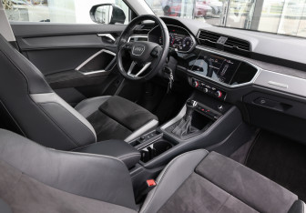 Подержанный автомобиль Audi Q3 2021 года (10 фото)