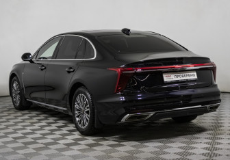 Подержанный автомобиль Hongqi H5 2024 года (7 фото)