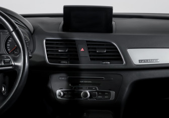 Подержанный автомобиль Audi Q3 2015 года (13 фото)