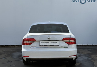 Подержанный автомобиль Skoda Superb Liftback 2014 года (6 фото)