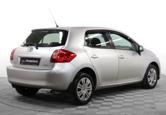 Подержанный автомобиль Toyota Auris Hatchback 2007 года (5 фото)