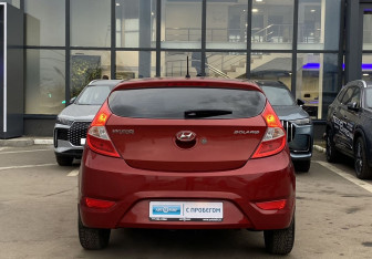 Подержанный автомобиль Hyundai Solaris Hatchback 2011 года (6 фото)