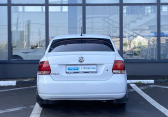 Подержанный автомобиль Volkswagen Polo Sedan 2014 года (6 фото)