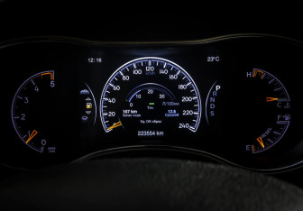 Подержанный автомобиль Jeep Grand Cherokee 2013 года (15 фото)