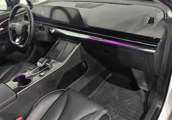 Подержанный автомобиль Omoda C5 2023 года (11 фото)